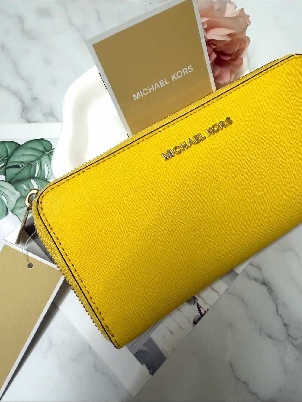 Michael Kors Yellow Saffiano Zip continental Wallet with Gold Logo - Picture 2 of 6